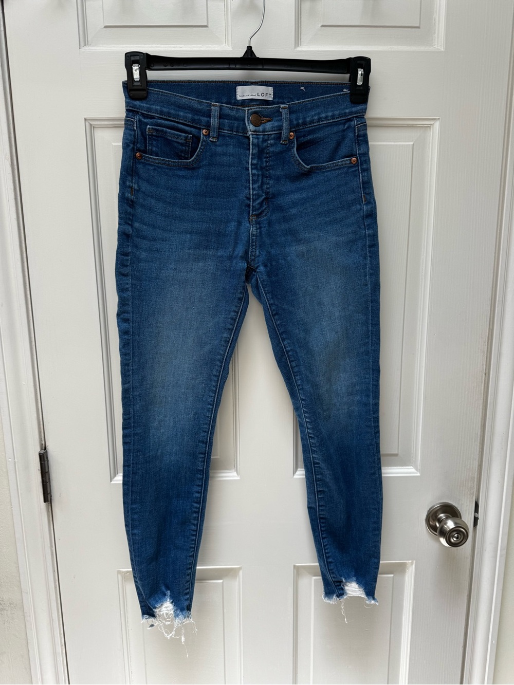 LOFT Frayed Ankle Skinny Jeans, Size 27/4